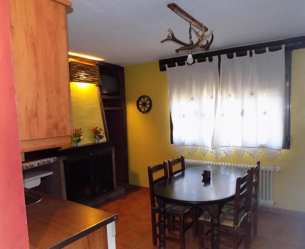 Fuente Del Gamellon Guest House Buenache de la Sierra Exterior photo